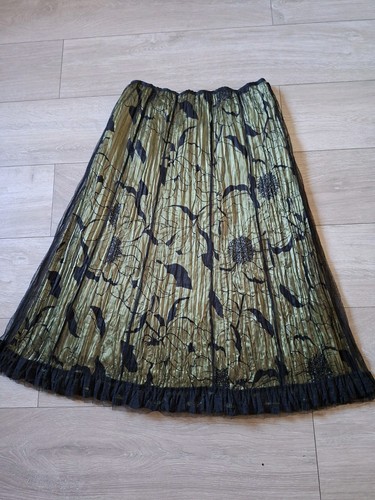 Gold black mesh over green - gold,