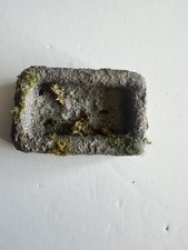 DOLLS HOUSE MINATURE DRINKING TROUGH AND SIGN OR NOTICE HANGER