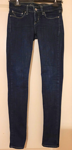 Levi slight curve - slight, skinny