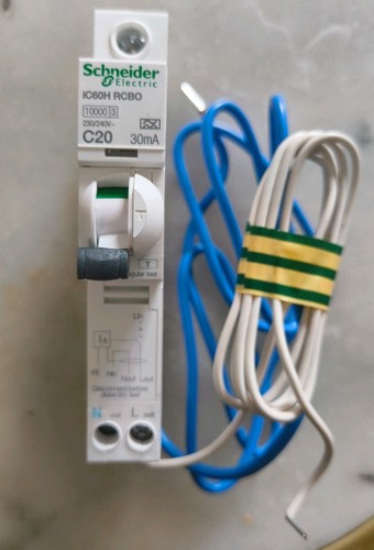 Schneider ic60h c20 30ma type - schneider,