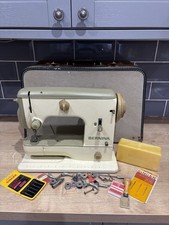BERNINA 600 Sewing Machine W/