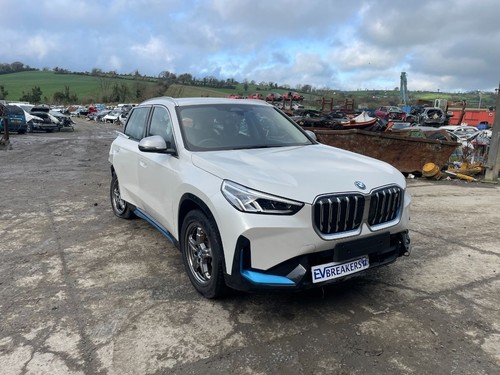 Bmw ix1 breaking battery - ix1,