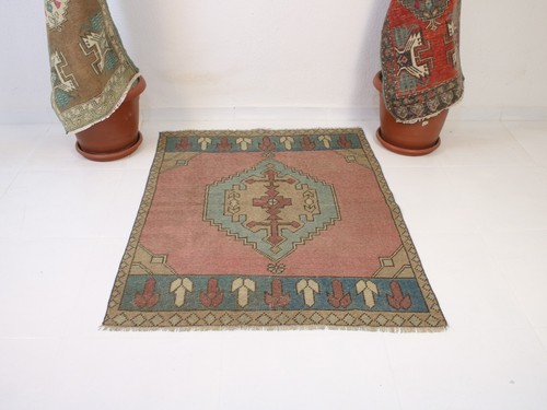 Vintage hand knotted accent - hand,