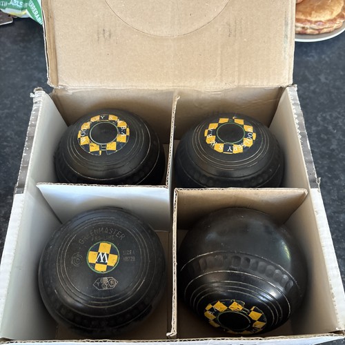 Lawn bowls size - lawn,