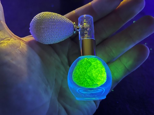 Uranium vaseline glass - glass, filled