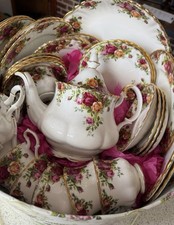 ROYAL ALBERT 29 Piece OLD COUNTRY ROSES TEA SET FOR SIX 1962