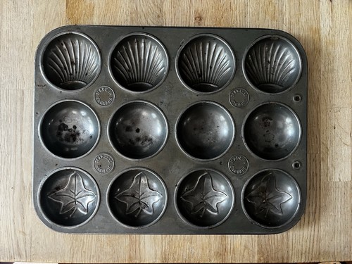 Vintage 1940s madeleine baking - 1940s,