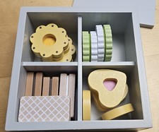 12 Biscuit Wooden Role Play