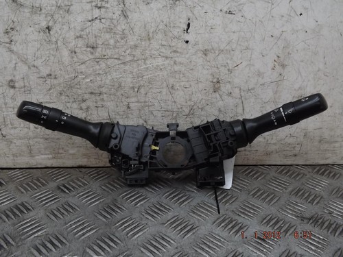 Toyota avensis indicator wiper - avensis,