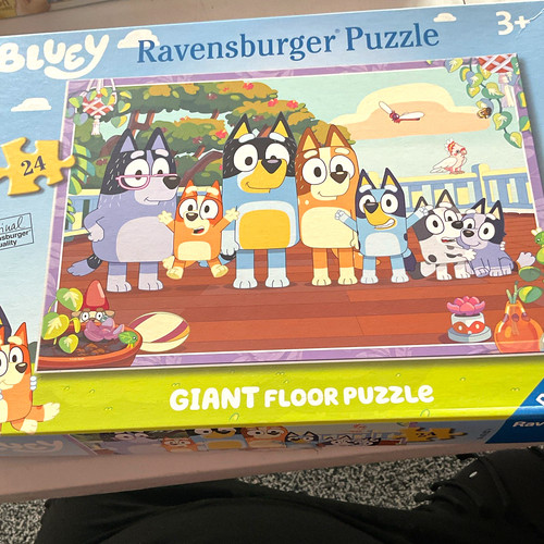 Ravensburger bluey giant floor - bluey,