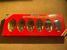 BRITAINS 7242 BRITISH GORDON HIGHLANDERS CEREMONIAL PIPERS METAL SOLDIER SET