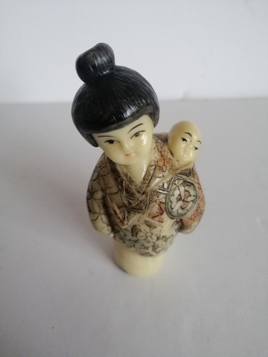 Okimono mother and child 5 - child, 8.5