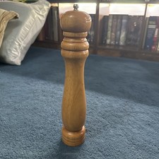 Wooden Pepper Mill/Grinder