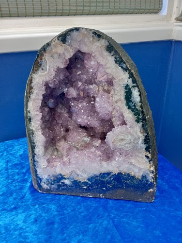 Large amethyst crystal - , geode
