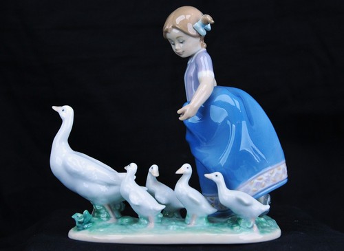 Lladró hurry now figurine - now",