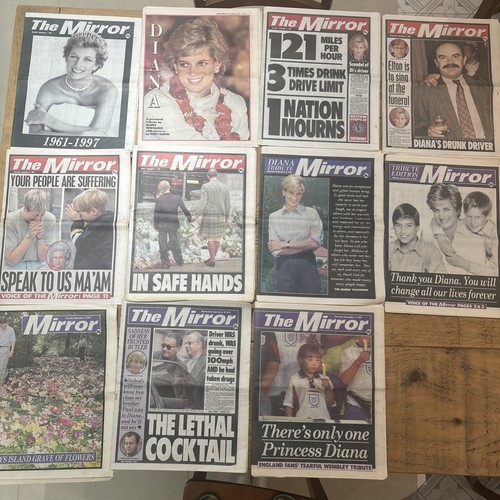 Bundle vintage newspapers - bundle,