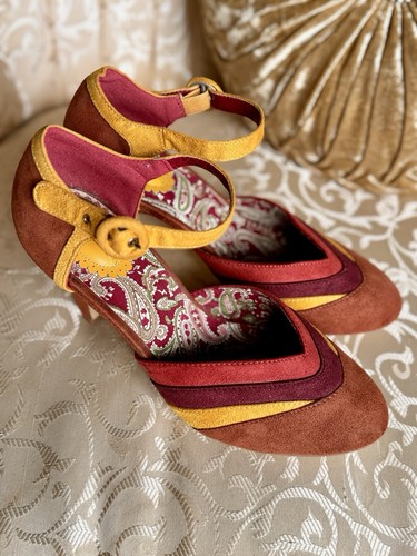 Funky tan yellow disco - 70’s,