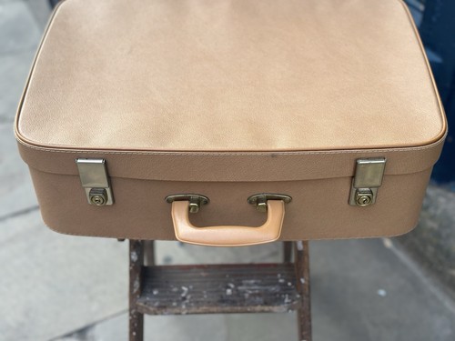 Suitcase tan locks key - tan,