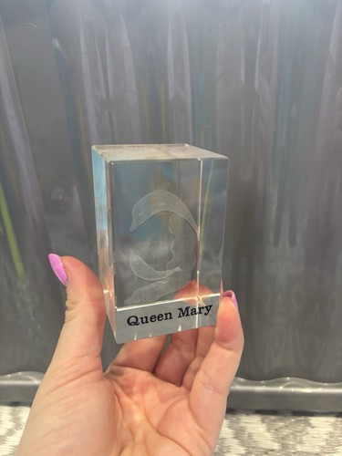 Queen mary dolphin crystal - mary,