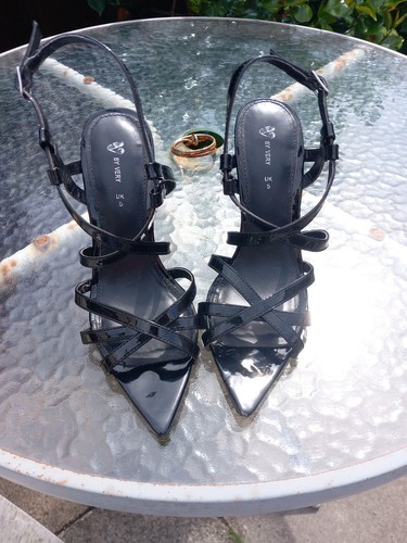 Black pointed patent stilletto - pointed,