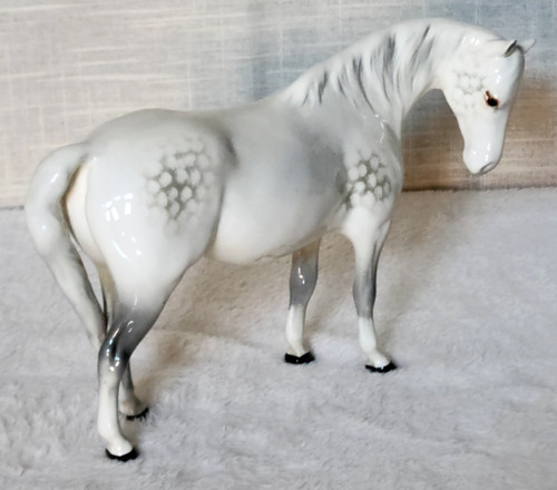 Beswick mare head down facing - beswick,