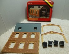 Hornby R504 00 Locomotive Engine Shed