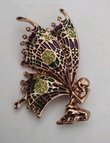 Brooch kneeling praying - brooch,
