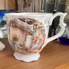 ROYAL DOULTON WINTER BEAKER BRAMLEY HEDGE CUP MUG 1983