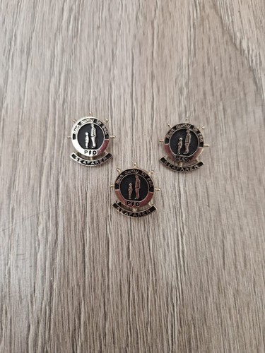Badge - &, o