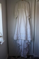 Vtg white wedding dress with lace detail glamorous long trail Sz small revival
