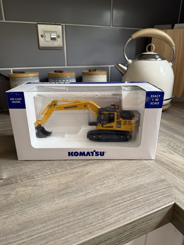 Universal hobbies komatsu - universal,