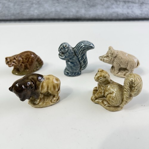 Wade ceramic figurines - 5,