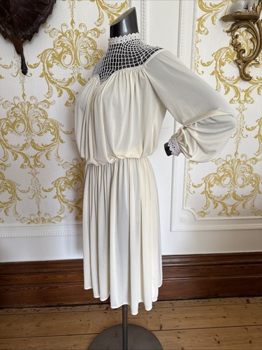 Vintage 1970s cream soft fall - cream,
