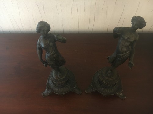 Set statues man woman - /,