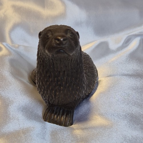 Bronze otter menton manor - otter,