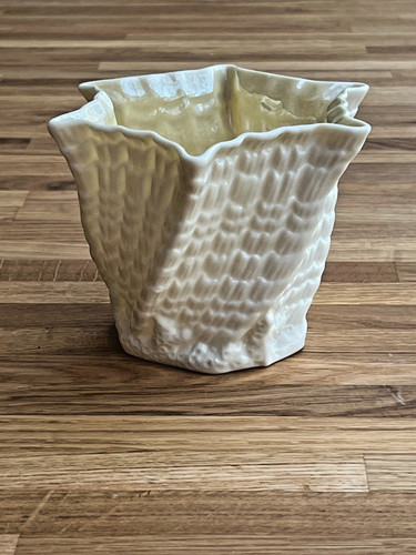 Belleek hexagonal swirl - swirl, vase