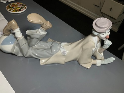 Lladro figurine clown lying - lladro,