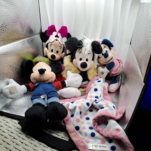 Mickey and minnie mouse - mickey,