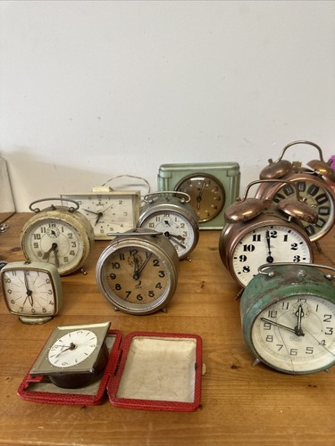 Lot antique clocks to - lot,