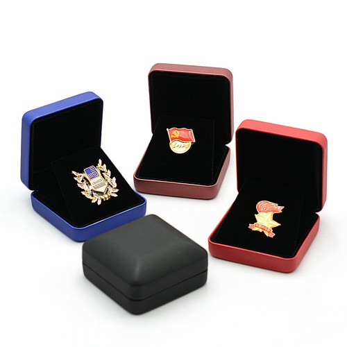 Leather badge display - pu,