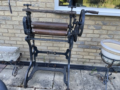 Antique queen cast - antique,