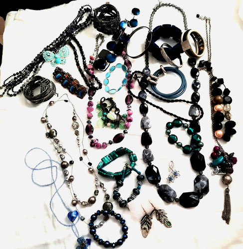 Job lot costume jewellery - lot, 25+