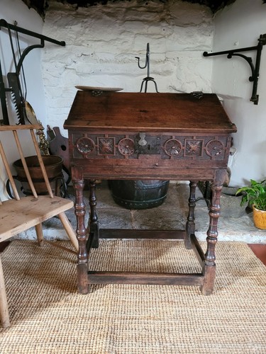 Superb early carved - carved, oak