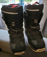 Black and Red Salomon Dialogue