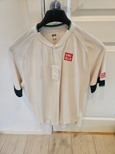 Uniqlo size medium - size, roger