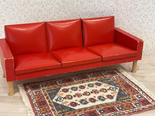 Lundby red sofa