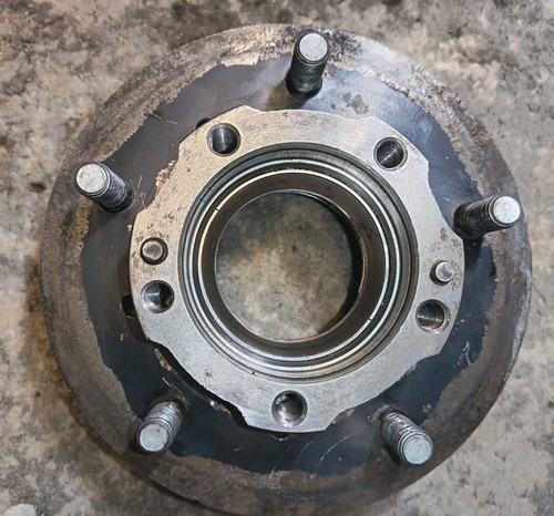 Daihatsu fourtrak front hub - hub, 5