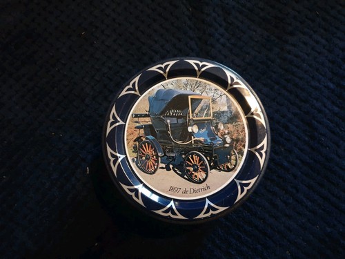 Job lot vintage tins - lot,