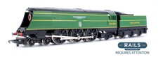 HORNBY OO GAUGE R374 SR GREEN 4-6-2 BATTLE OF BRITAIN SPITFIRE 2ICI66 STEAM LOCO