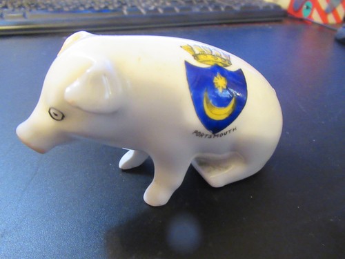 Crested china seated - , arms
